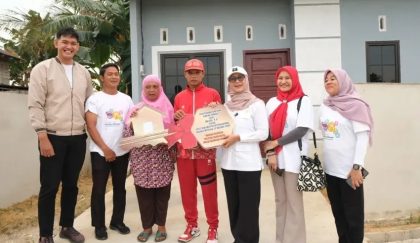 Melati SH (ketiga dari kanan)