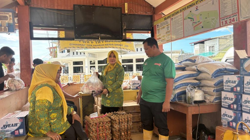 Pengajian Al Hidayah saat menyalurkan bantuan bagi korban bencana di Sumatera.